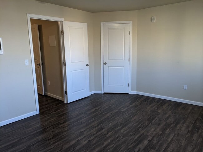 Photo - 1-Bedroom, 1-Bath Upstairs Apartment In Do...