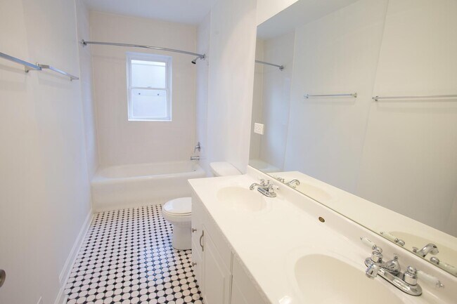 Photo - 5222-38 S. Drexel Avenue