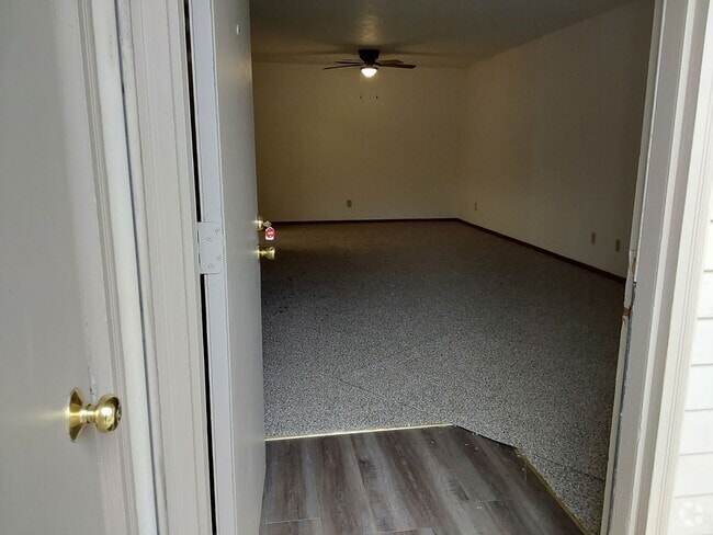 Building Photo - 3 BR Stacey Crossing Unit 604 Rental