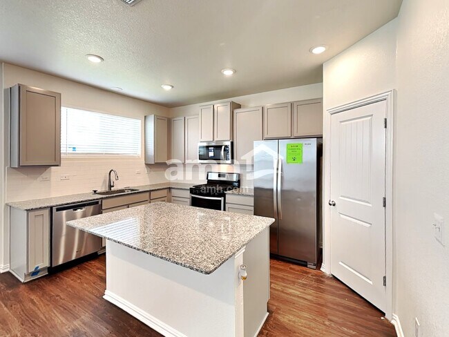 Photo - 2733 Wolfcreek