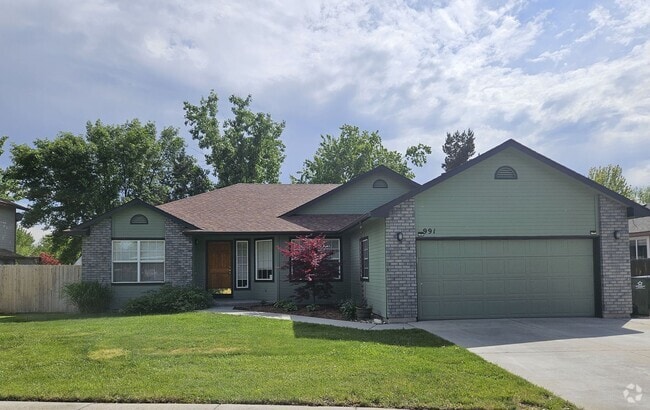 Building Photo - NEW TO MARKET 4 Bedroom Home - Central Mer...