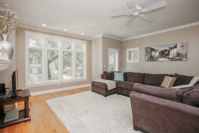 Photo - 3836 N Janssen Ave Unit 2
