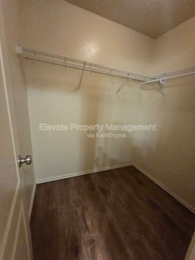 Photo - 913 West Prairie Wind Way