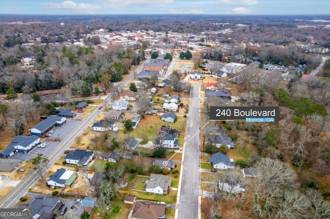 Photo - 240 Boulevard