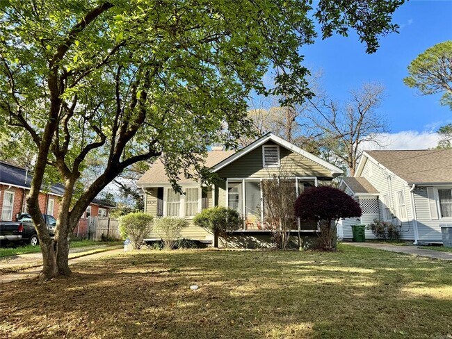 Photo - 2237 Winona Ave