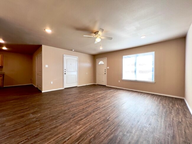 Photo - 2509 Ave