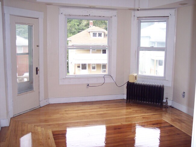 Fotografía del edificio - 341 Valley St Unidad #10