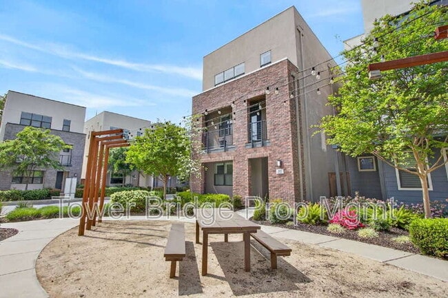 Building Photo - 315 Creamery Ln