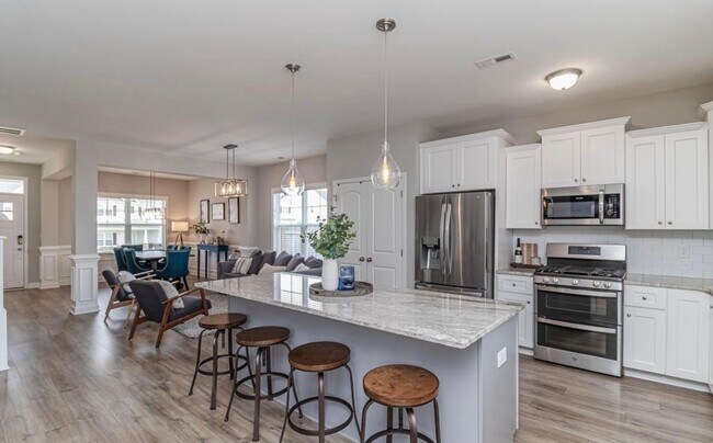 Photo - 300 Stonebridge Dr