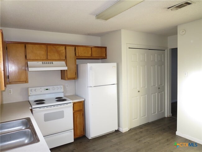 Building Photo - 142 Wolfe Rd Unit A