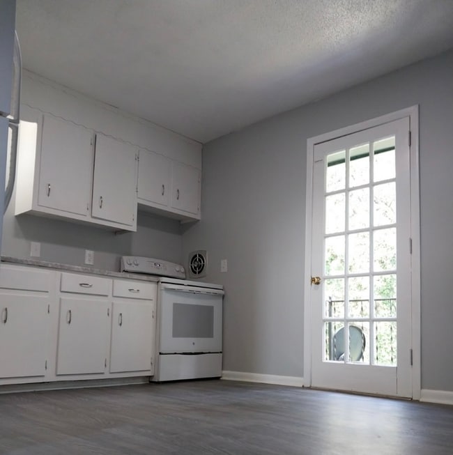 Building Photo - 145 Hendricks Blvd Rental