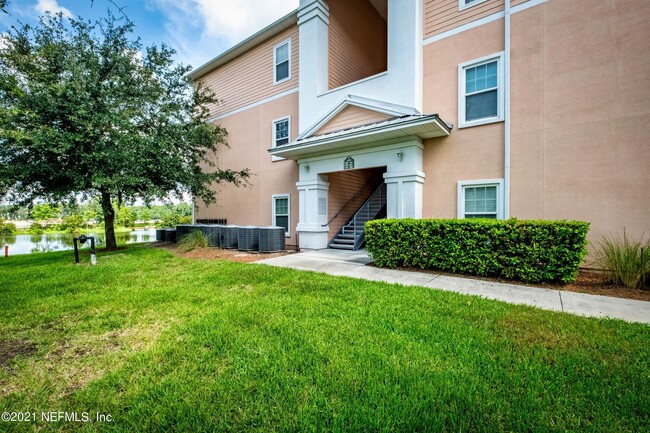 Building Photo - 4920 Key Lime Dr Unit 207