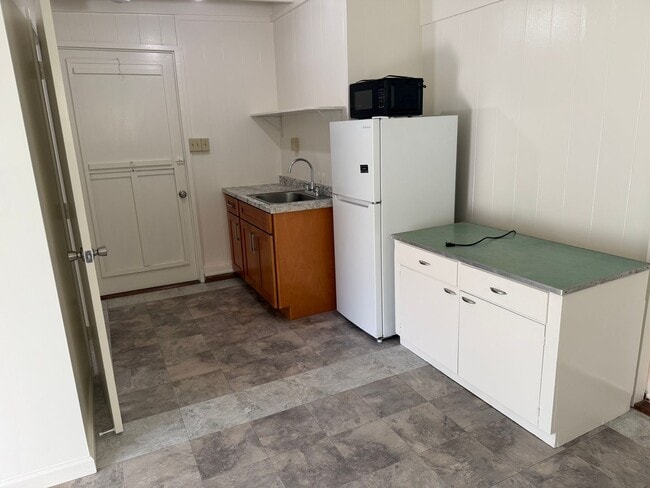 Photo - Available Private Detached Studio for Rent with 1 Assigned Carport Parking in Wahiawa