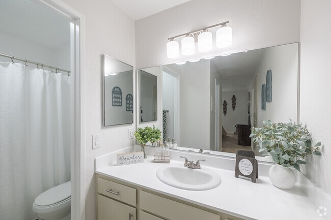 2BR, 2BA - 997SF - Primary Bathroom