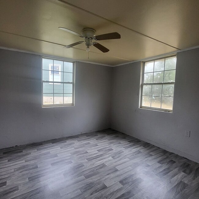 Photo - 111 Circle Dr