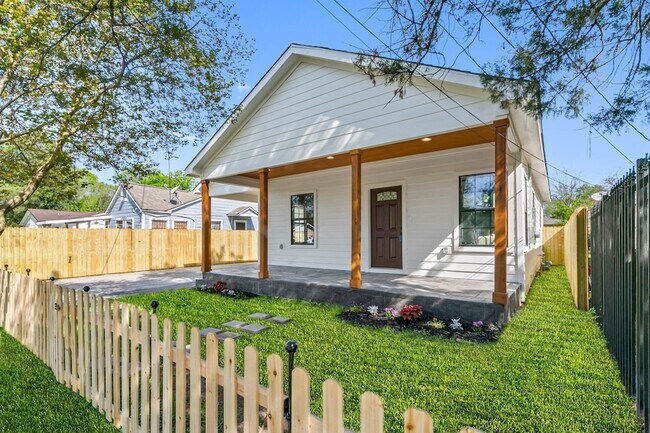 Photo - 815 Wilkes St