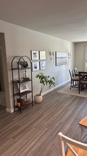 Suelos nuevos en toda la casa, excepto en los dormitorios. - 30426 Cowboy Ln