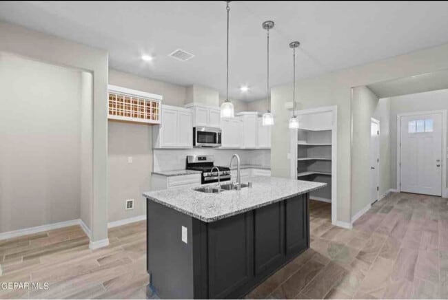 Photo - 273 Farnborough St