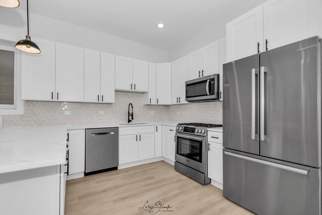 Photo - 1954 W School St Unit 1