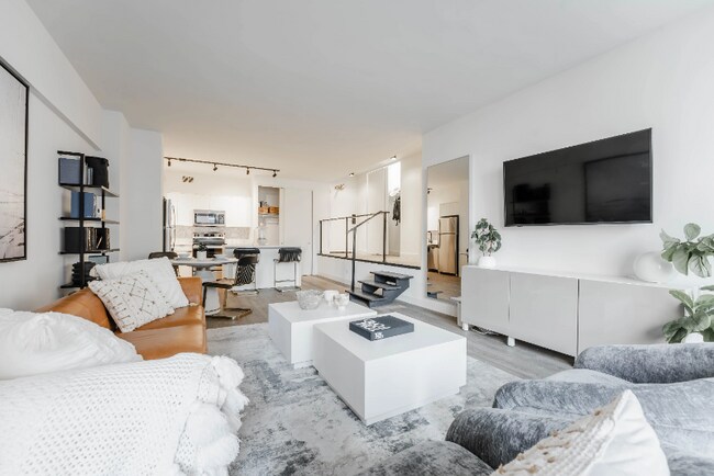 Photo - 33 E Chestnut St