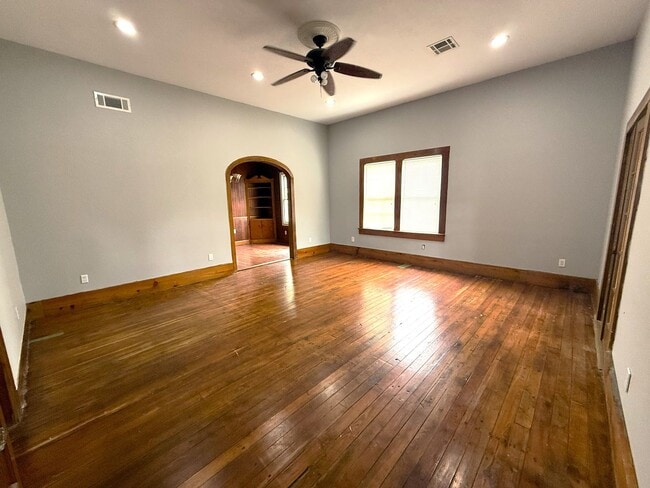 Photo - Historic 2-Bed Home in Downtown LC with Original Hardwood Floors and High Ceilings