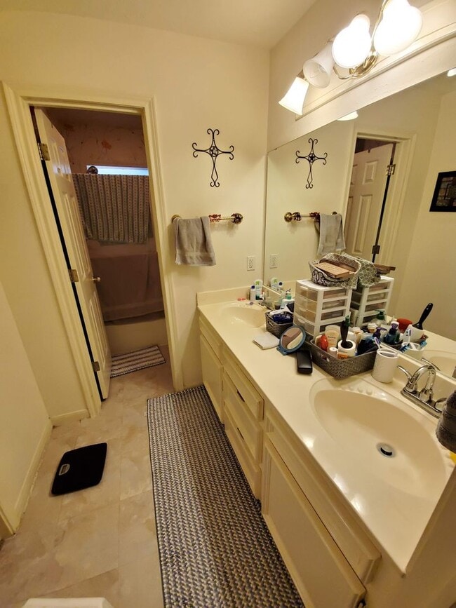 Photo - Bryan, 3 bedroom - 2 bath - 2 car garage - fenced in back yard. - Near Blinn College campus.