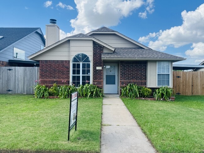 Photo - 1305 SW 96th St House