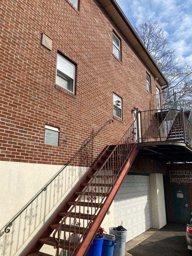 Photo - 916 Chester Pike Unit 3