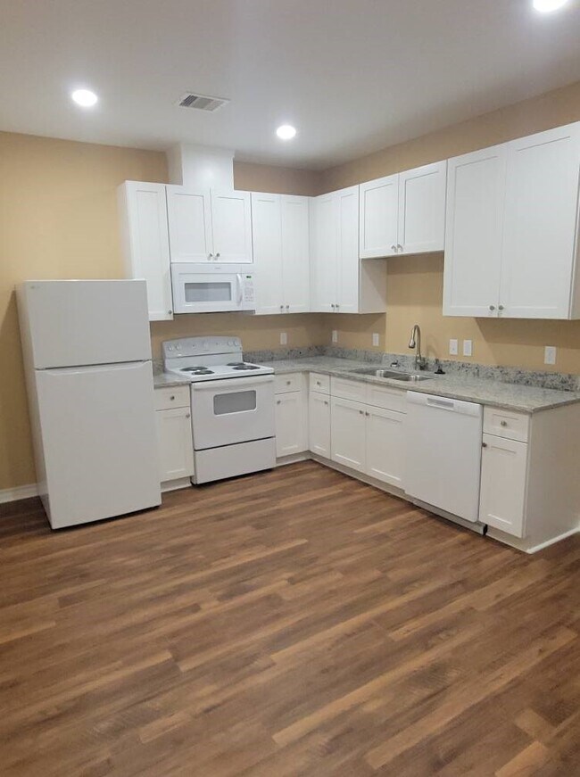 Photo - 2107 24th St N