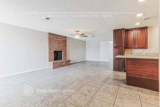 Photo - 1616 W Los Arboles Pl