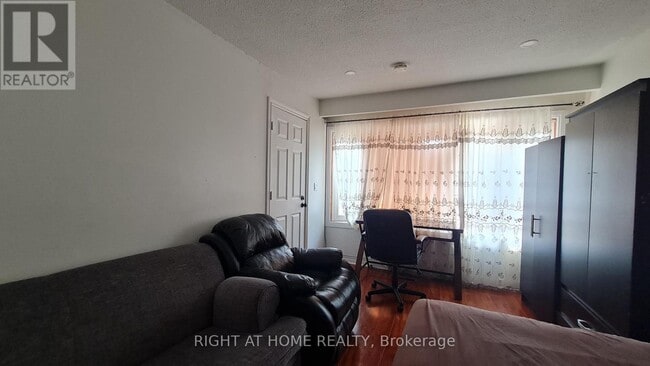 Photo - 55 Littleleaf Dr