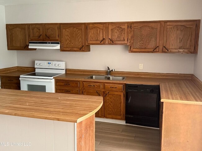 Photo - 609 Academy Dr