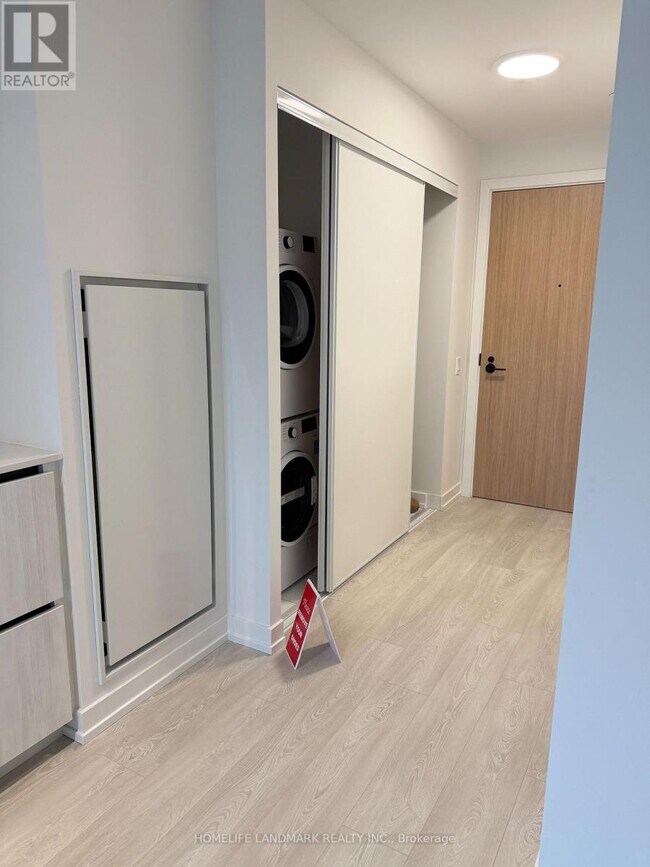 Photo - 35 Parliament St Unit 822