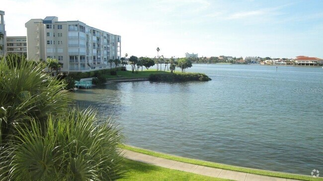 Building Photo - 7912 Sailboat Key Blvd S Unit 405 Rental