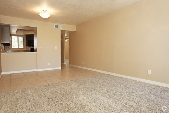 2BR, 2BA - Regency Upgraded 920 SF