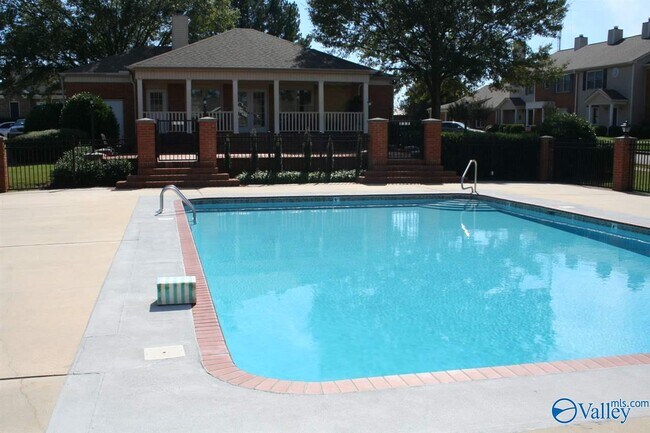 Photo - 21938 Williamsburg Dr