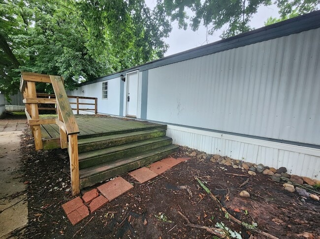 Photo - 700 W Ridgeway Ave