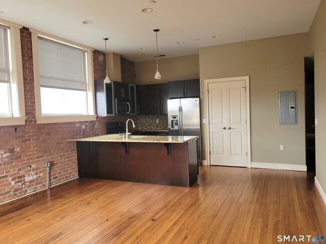 Photo - 14 N Main St