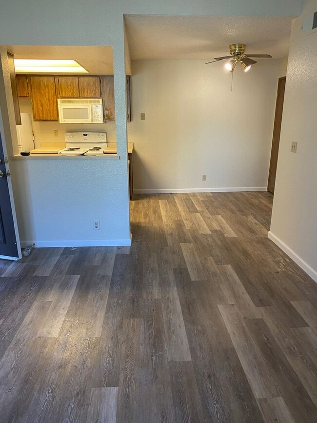 Photo - 555 E Patriot Blvd