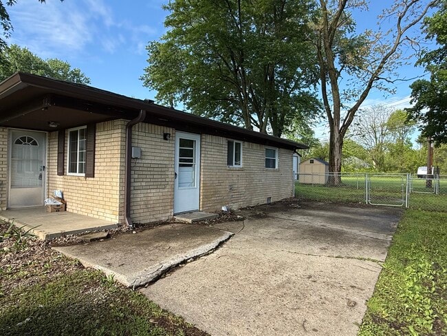 Building Photo - 918 N Avon Ave