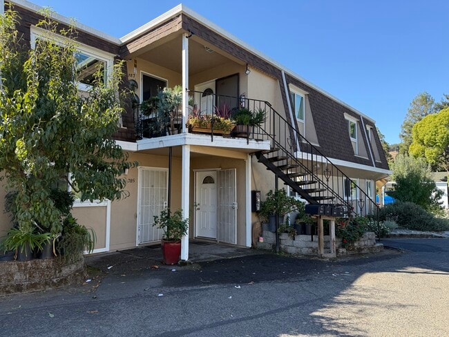 Building Photo - 789 S Freeway Dr Unit 789