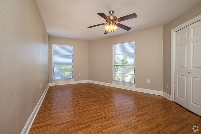 2BR, 2BA - 921SF - Second Bedroom