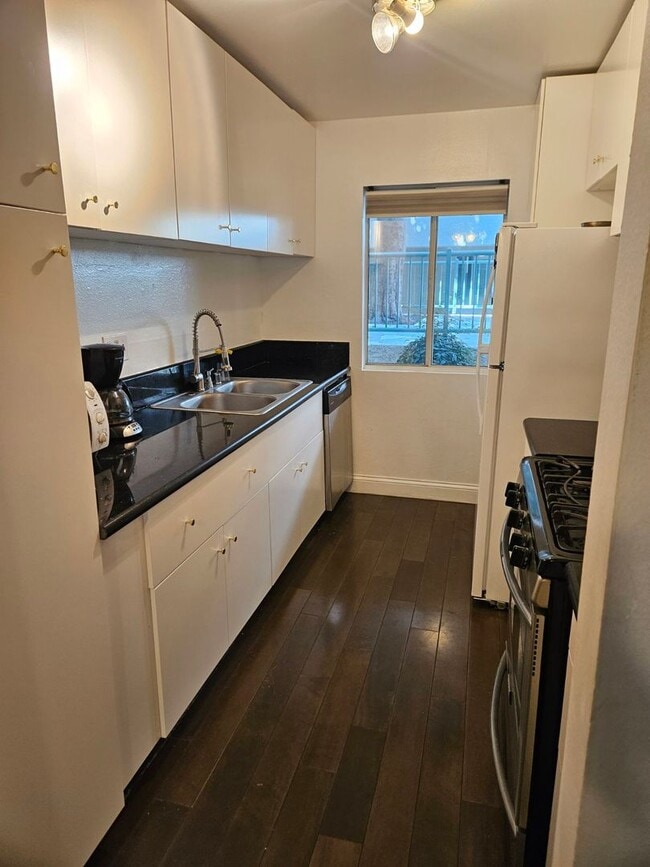 Photo - 20134 Leadwell St