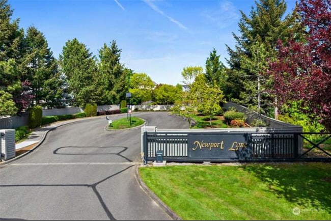 Photo - 4802 Nassau Ave NE