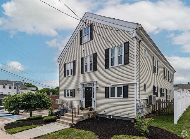 Building Photo - 143 Village St Unit B Rental