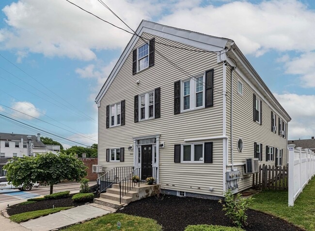 Photo - 143 Village St Unidad B Rental