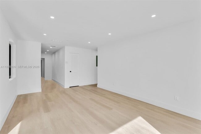 Photo - 1595 NE 143rd St Unit 1