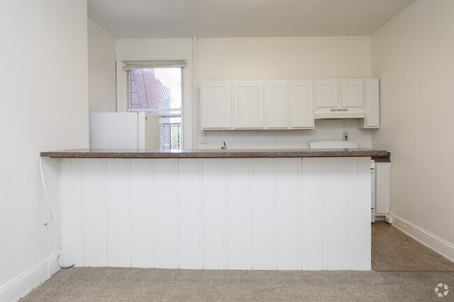 1BR, 1BA Plus - 850 SF - Kitchen