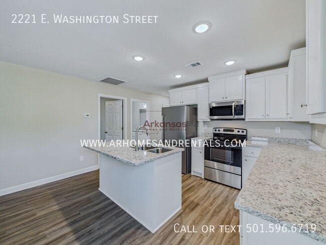 Photo - 2221 E Washington Ave