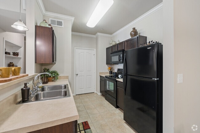 2BR, 2BA - 1,246SF - Kitchen